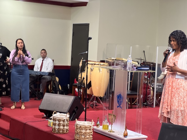 Iglesia Monte de Santidad - Adoración